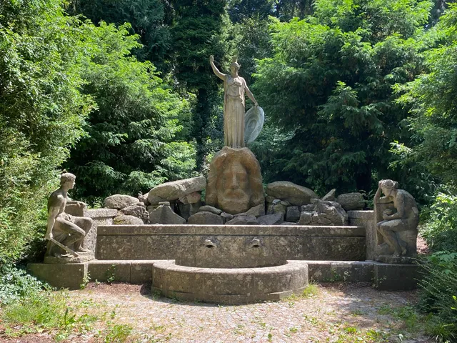 Athenebrunnen