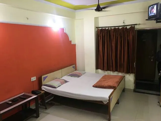 SPOT ON 62077 Hotel Ratnakar Plaza