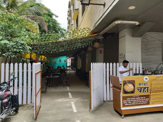 The birds music Cafe