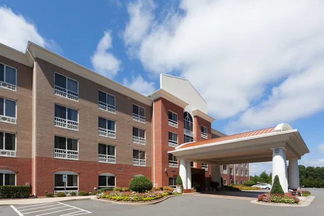 Holiday Inn Express & Suites Raleigh SW NC State by IHG
