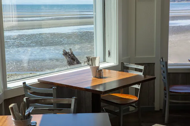 Bay Breeze Restaurant and Bar