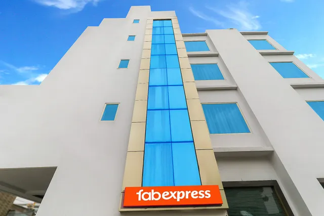 FabExpress Global Inn New - Hotel in Gomti Nagar, Lucknow