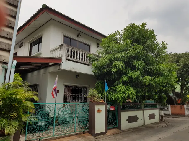 Over the moon by Kanya