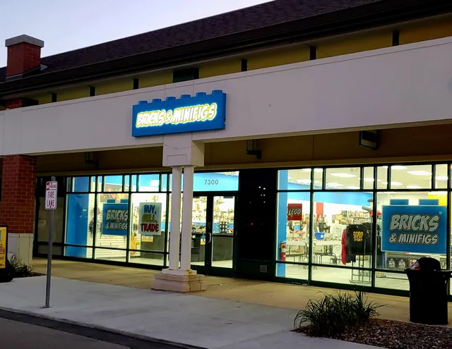 Bricks & Minifigs Kenosha