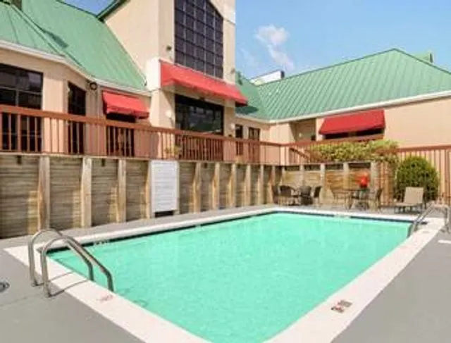 Days Inn by Wyndham Birmingham/Summit Mall