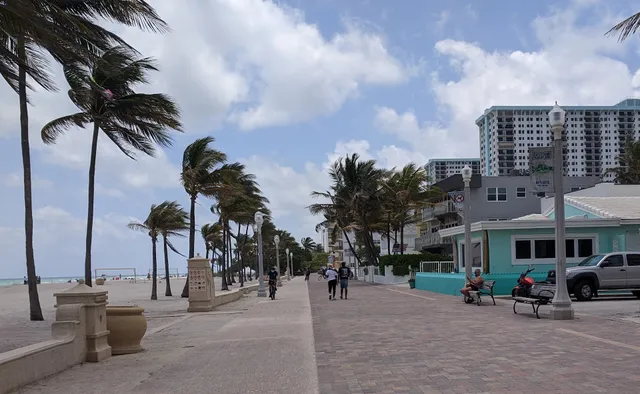 Casa Del Mar Beach Apartments