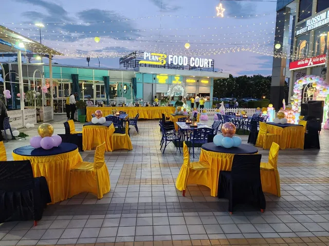 Plan B Food Court | Best Open Air Restaurant In Lucknow | Fine Dine Restaurants In Lucknow