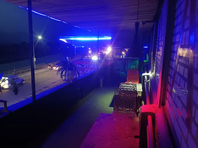 Cafe MADANA & Restaurant