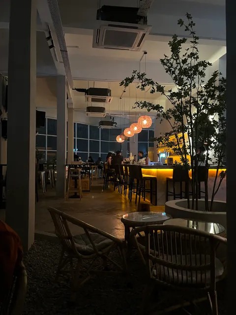 A SIP COCKTAILS SPEAKEASY BAR