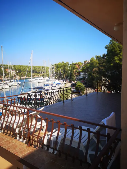 Apartments Dora Vrboska Island Hvar