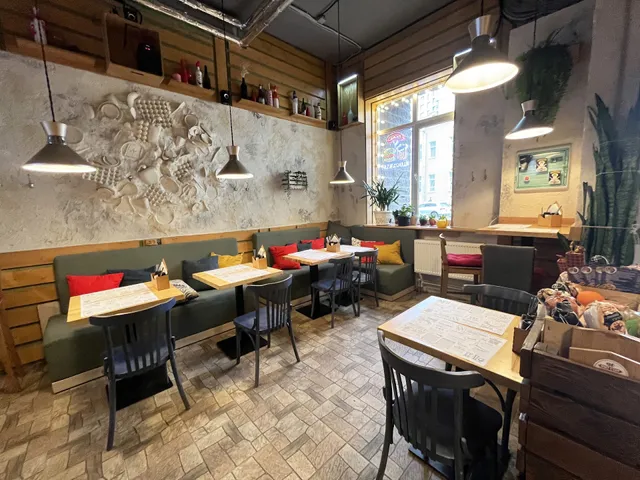 Фирменная лавка & кафе "Мит Стар"