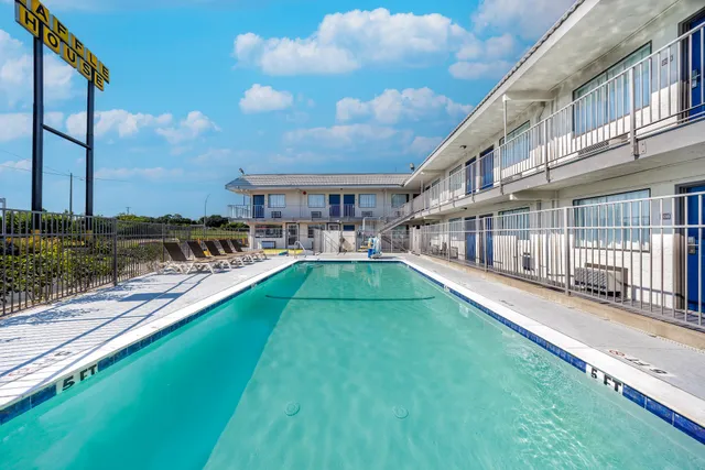 Motel 6 Fort Worth, TX - East