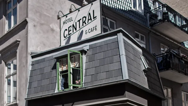 Central Hotel & Café