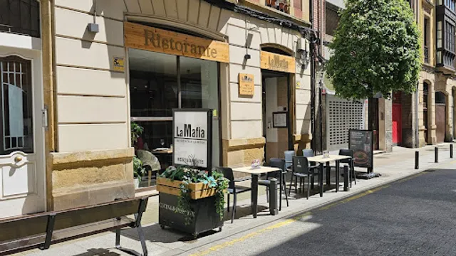 La Mafia se sienta a la mesa