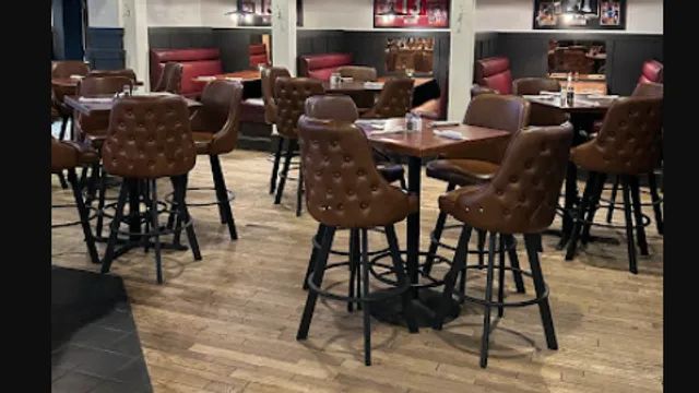 Boss' Pizzeria and Sports Bar Okoboji