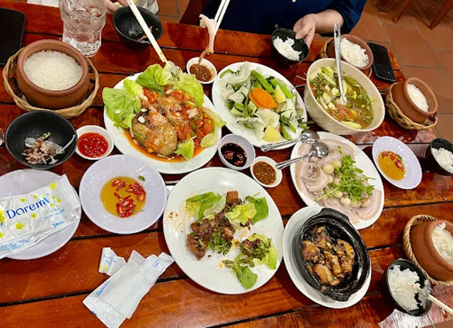 CƠM NIÊU ÚT NHÂN MŨI NÉ (có phòng lạnh)