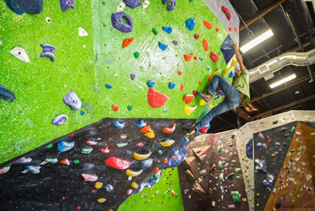 Hangar 18 Indoor Climbing Gym - Mission Viejo
