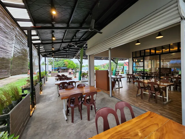 B Plate Seafood Bar & Grill