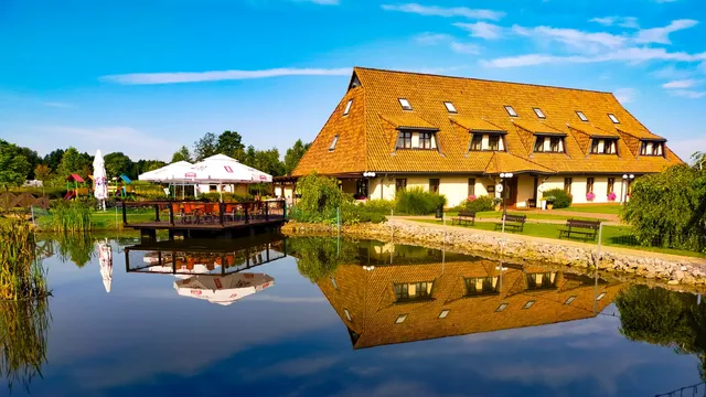 Hotel - Restauracja PLATAN