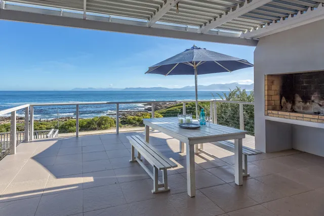 Ons C-Huis: Gansbaai Seafront Accommodation, back-up power