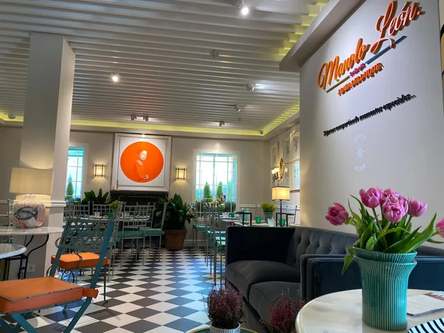 Manolo León Plaza del Duque