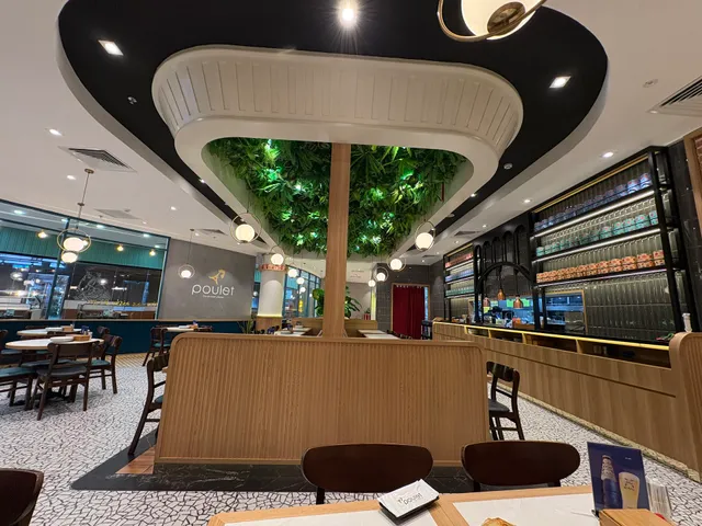 Poulet Việt Nam Crescent Mall