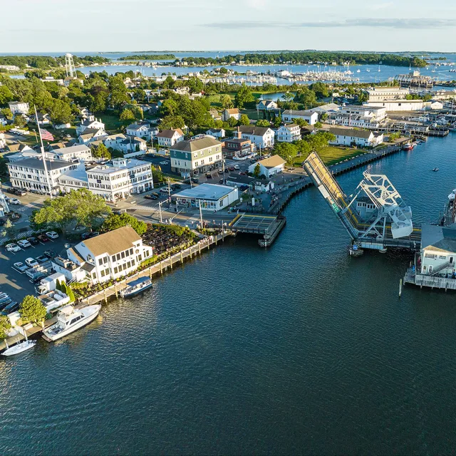 The Whaler's Inn Hotel of Mystic