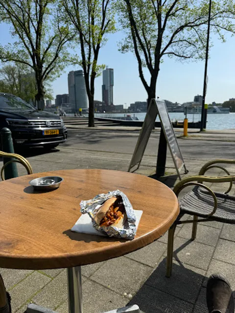 Dennis Frites Paleis en Surinaamse Broodjes