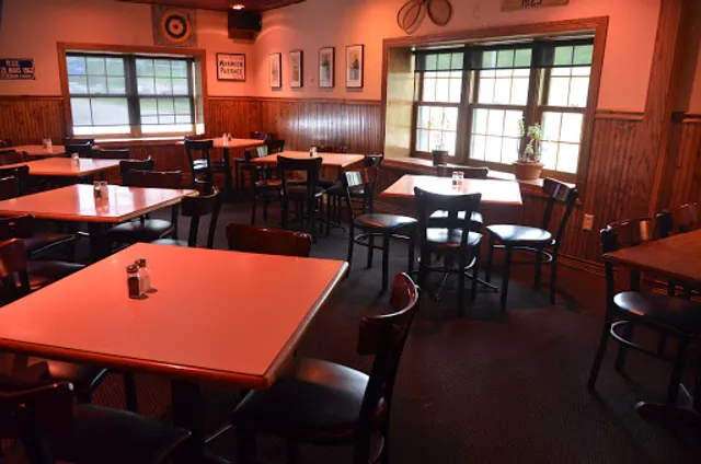 Wig & Pen Pizza Pub - IOWA CITY