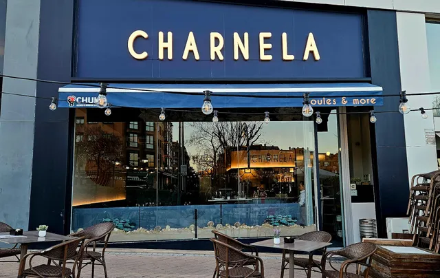 Charnela