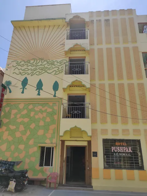 Hotel Pushpak