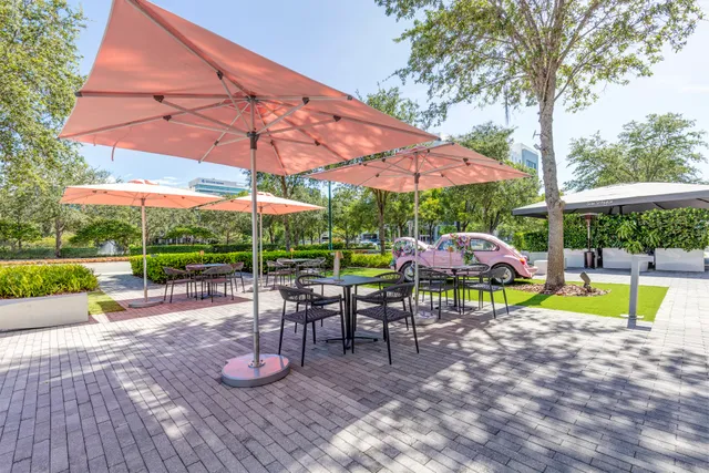 The Cafe Maison la Fleur