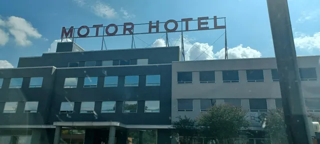 Motor Hotel