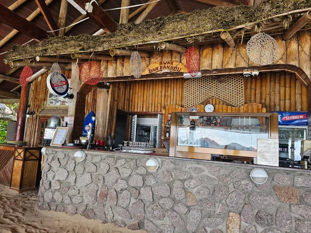 Takamaka Beach Restaurant