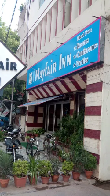 FabHotel Mayfair Inn