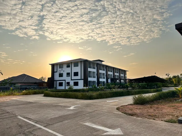 เขาใหญ่โมเดิร์นเพลส