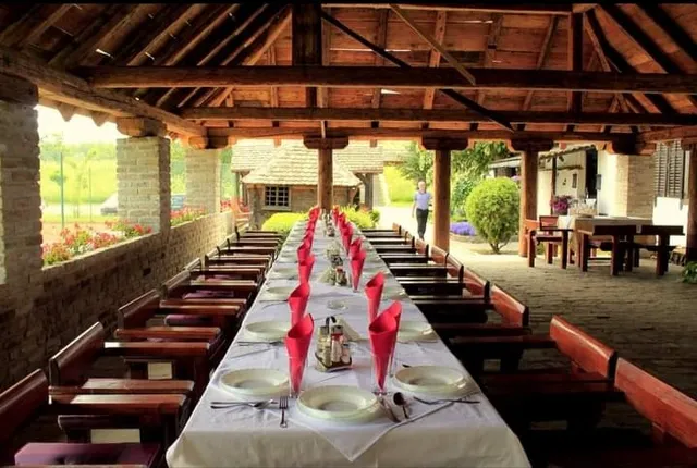 PETLOV SALAŠ - Restoran i prenoćište