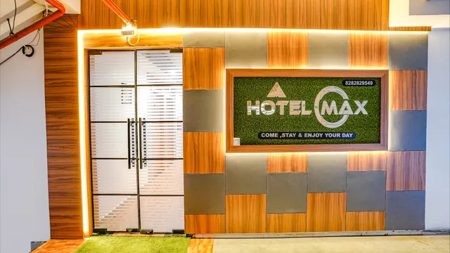 FabHotel Max