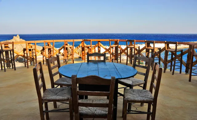 Ston Gialo kanei Fourtouna