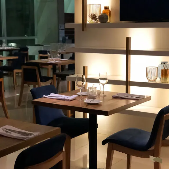 BOW Café, Bar & Bistró