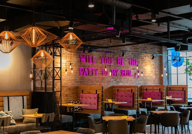 Le Burger Auhof Center