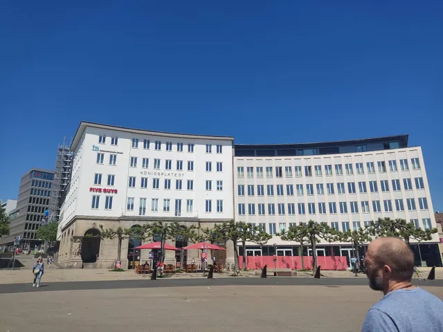 Waffel cafe hostel documenta