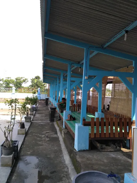 Kolam Pancing dan Lesehan