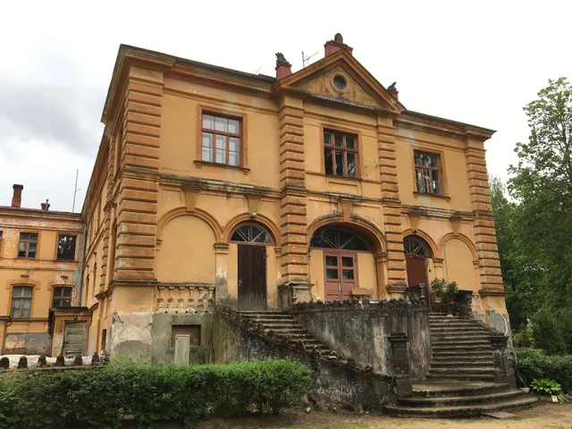 Augstrozes, viesu nams