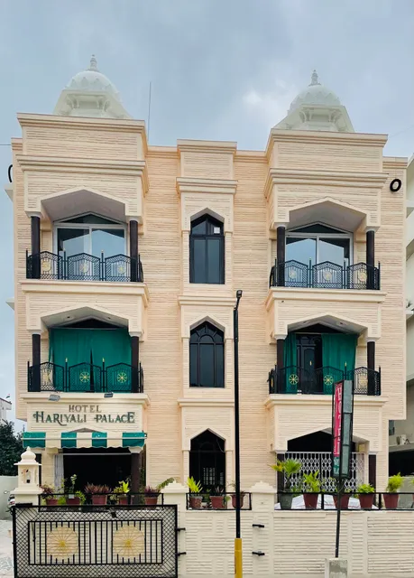 Hotel Hariyali Palace