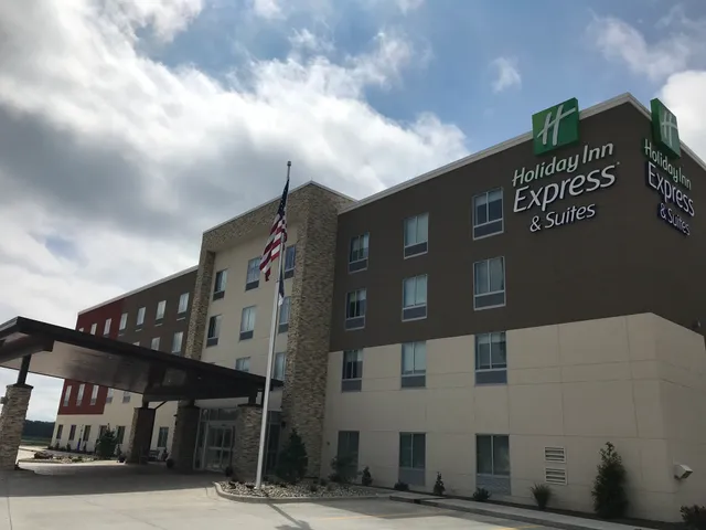 Holiday Inn Express & Suites Hannibal - Medical Center, an IHG Hotel