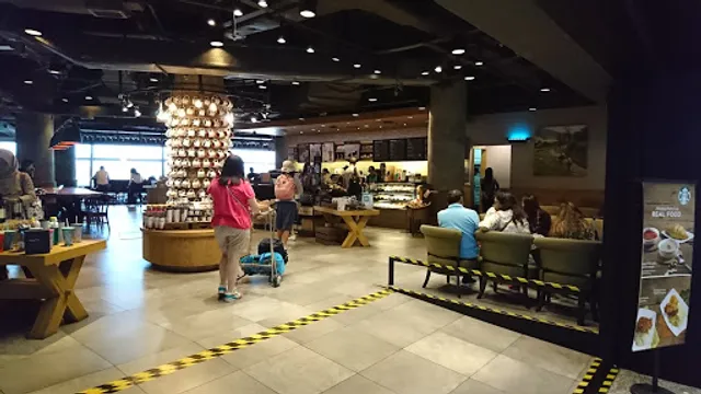 Starbucks KLIA Contact Pier
