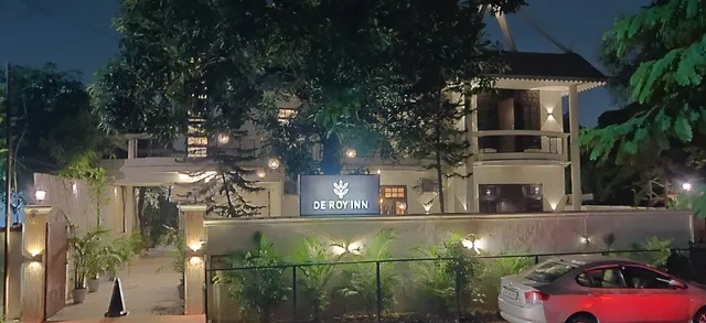 De Roy Inn