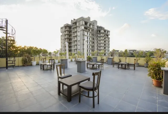 Hotel Sky High Residency