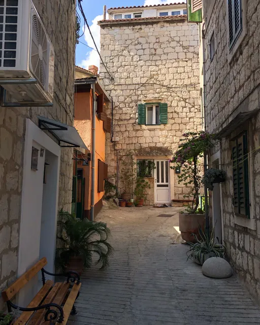 Old Town Ela Apartment